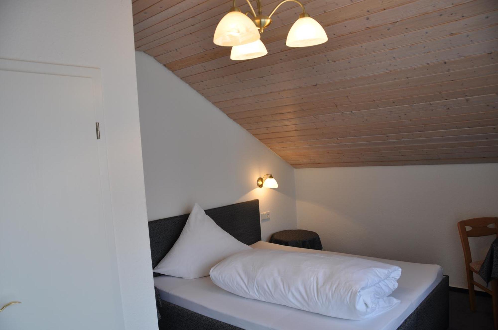 Gaestehaus Ullmannshof Kirchheim am Neckar Chambre photo